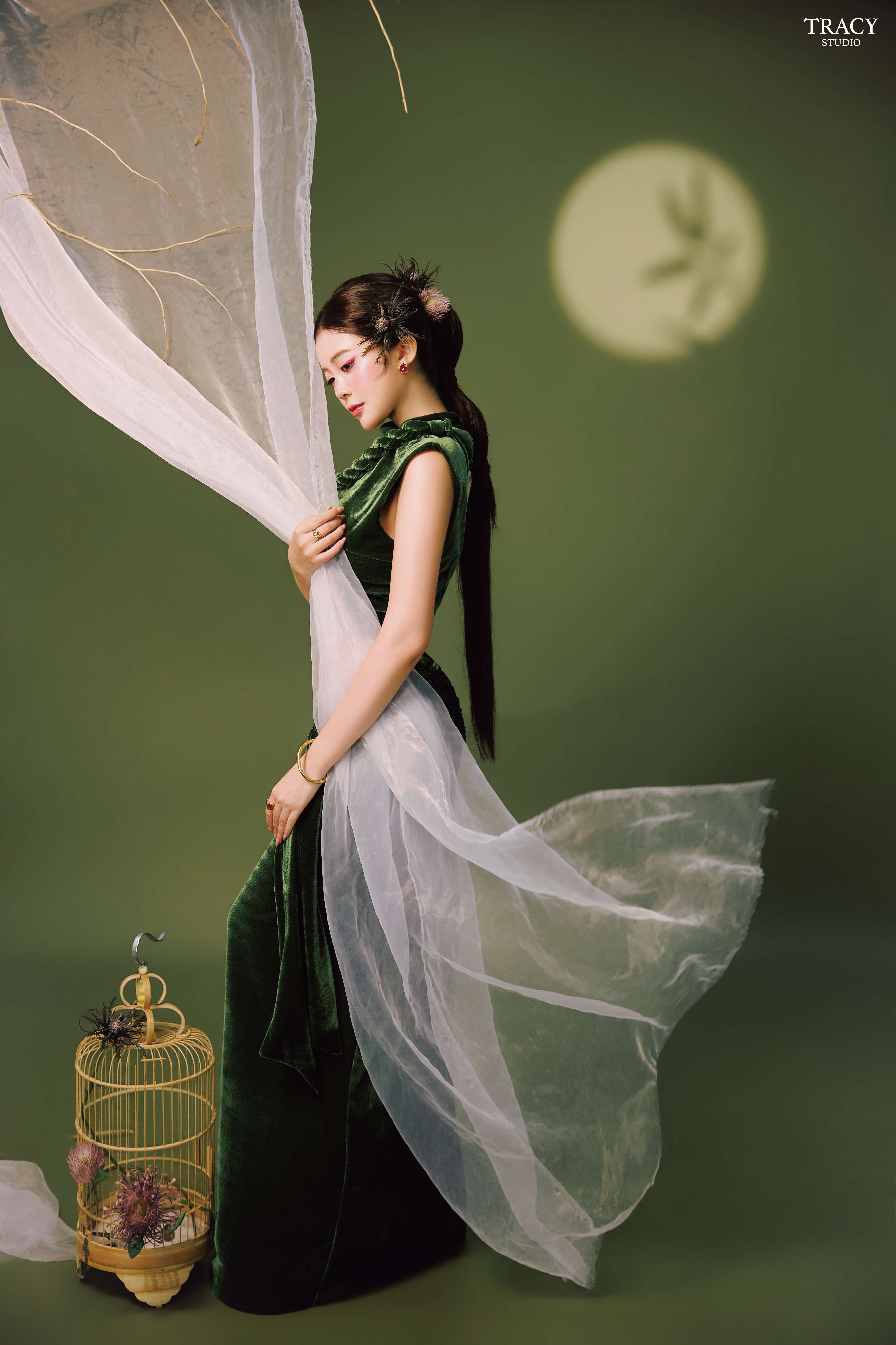frontend/img/gallery/anh-tet-yem-ao-dai/tracy-studio-chup-concept-trung-thu-thanh-truc (5).jpg